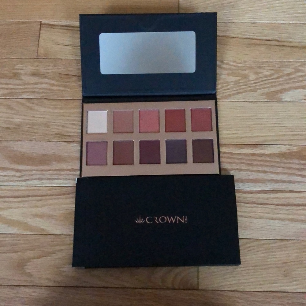 Crown Pro Palette